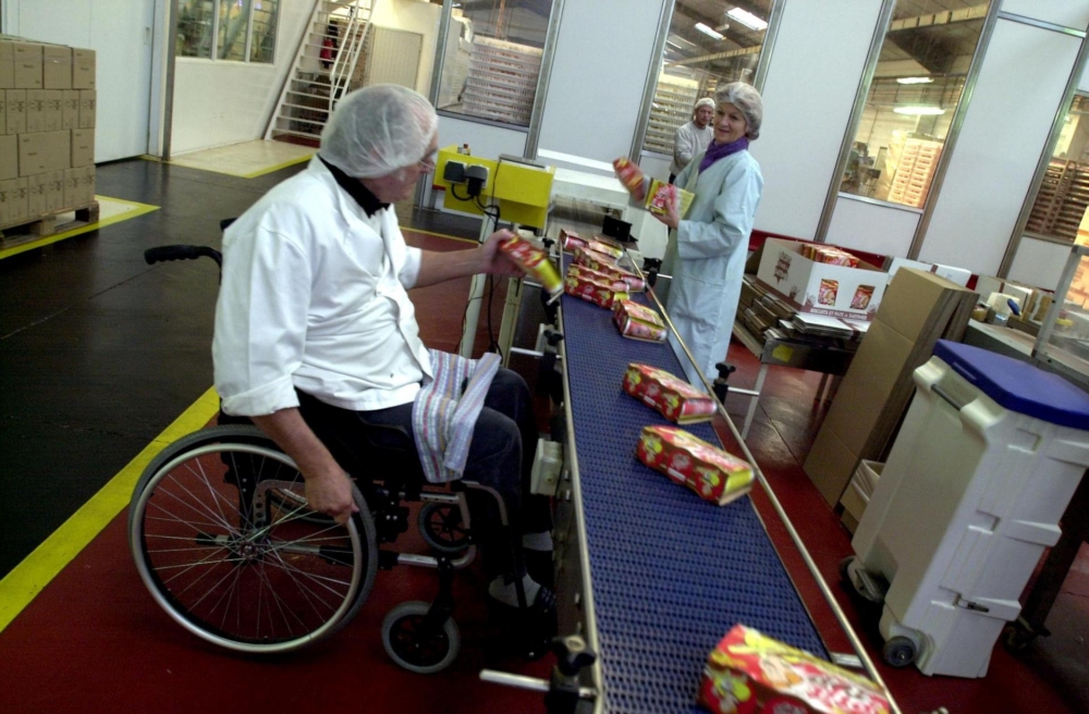 Какие льготы и выплаты теряет инвалид в случае трудоустройства
