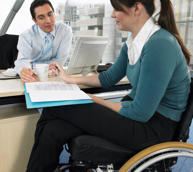 Может ли работодатель отказать инвалиду в приеме на работу на том основании, что у него инвалидность