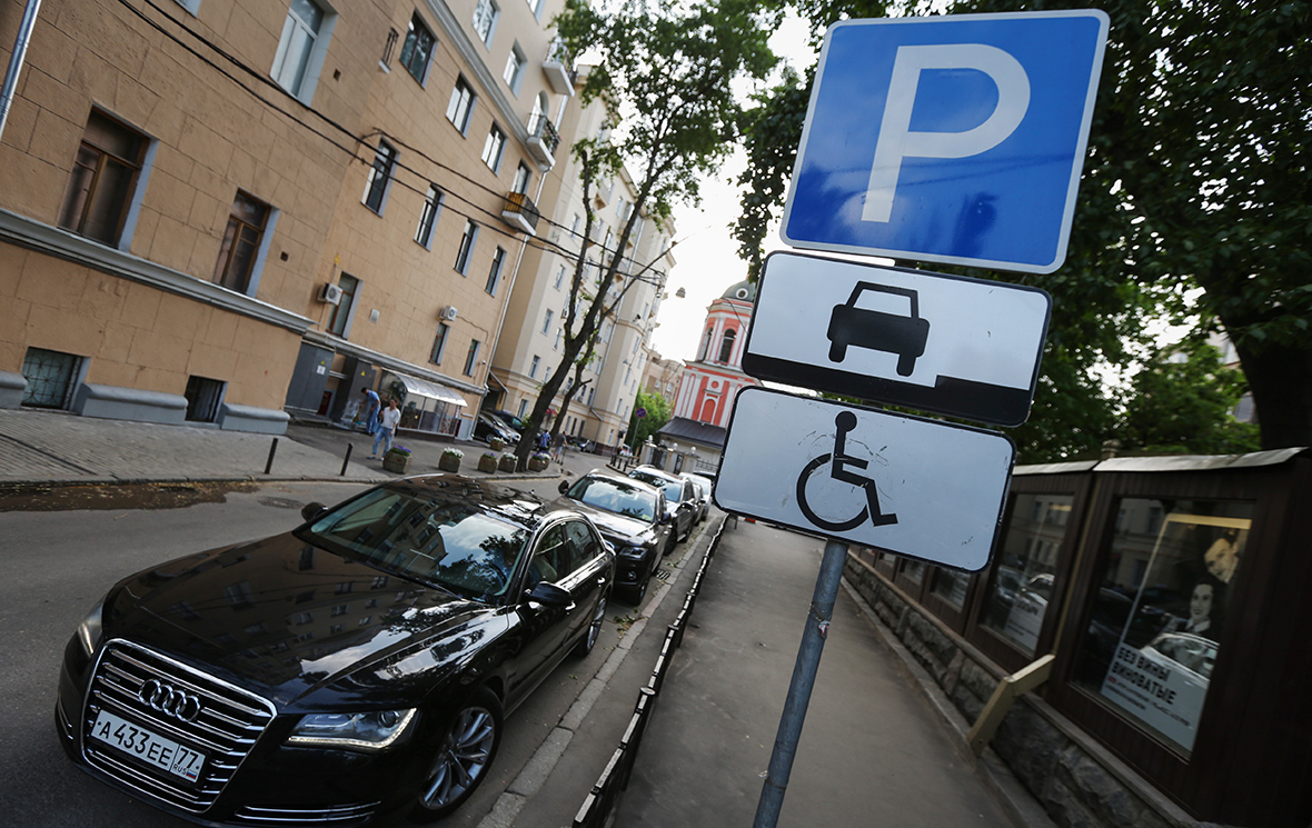 Закон о выделении инвалидам бесплатных парковочных мест на платных стоянках не был принят Мосгордумой