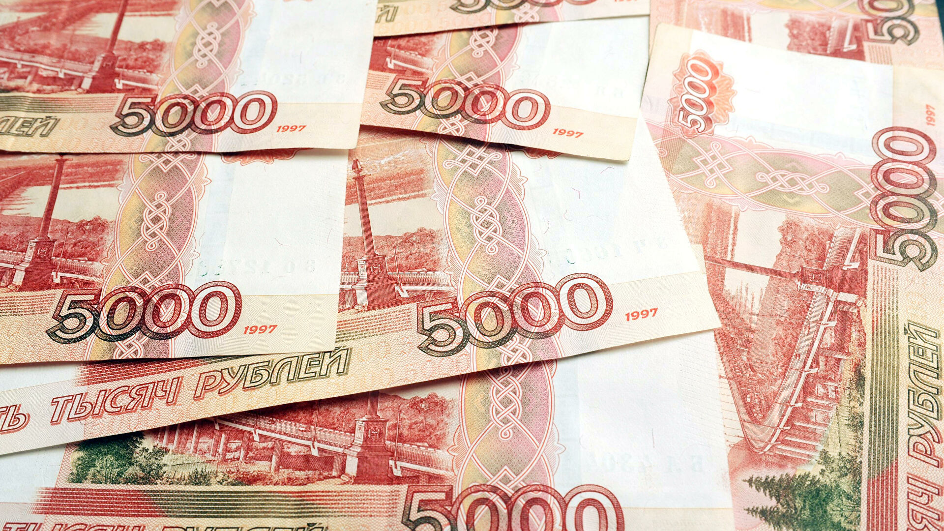Чьи заработные платы считаются высокими в России?