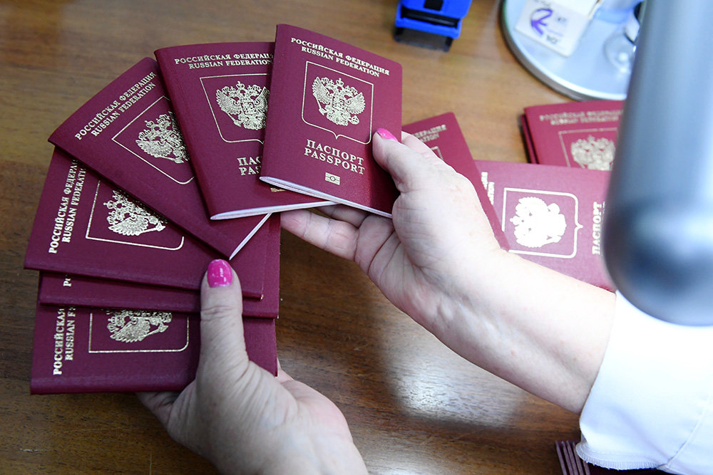 Паспорт в руки не давать! Кто и когда вправе требовать ваш паспорт