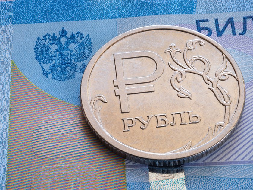 Определены векторы колебания рубля в конце июня
