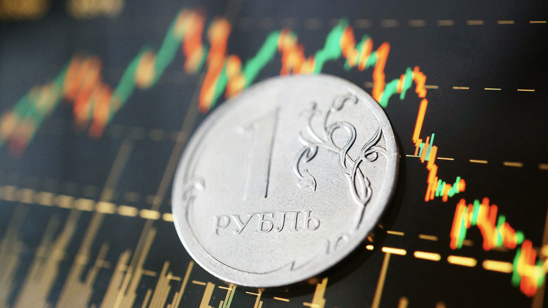 Определен курс рубля, очищенный от политики