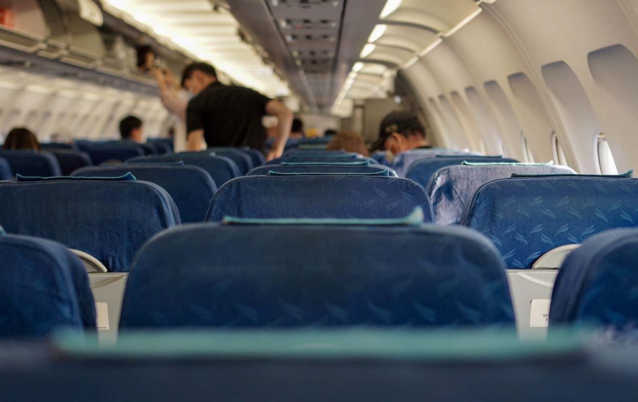 Посадочные билеты отменят: в самолет будут пускать "по лицу"