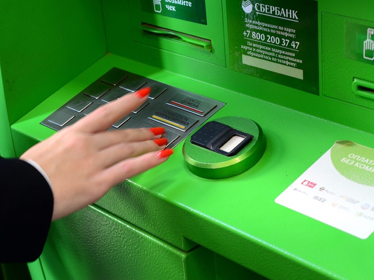 Россияне стали реже пользоваться банкоматами: могут ли они исчезнуть совсем