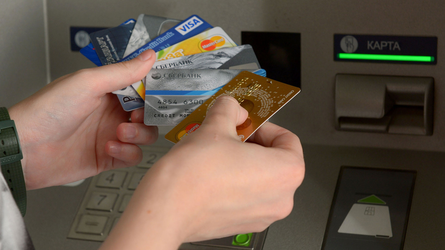 Что важно знать об использовании чужой банковской карты