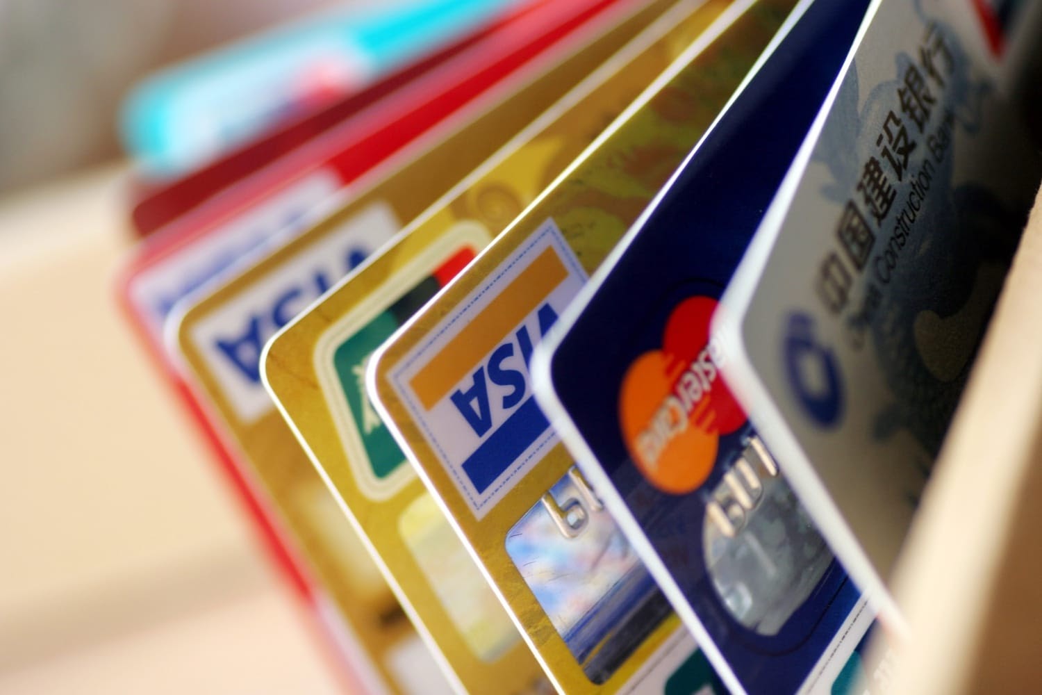 Эксперты прогнозируют исчезновение банковских карт: когда произойдет и чем заменят пластик