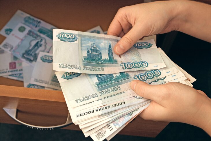 Минтруд расширил список россиян, которым выплатят по 10 тысяч рублей в августе