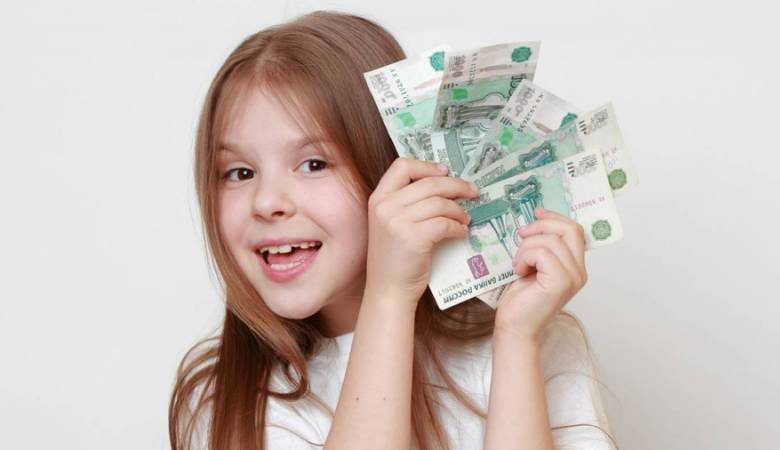 Озвучены новые правила получения выплаты 10 000 рублей на детей