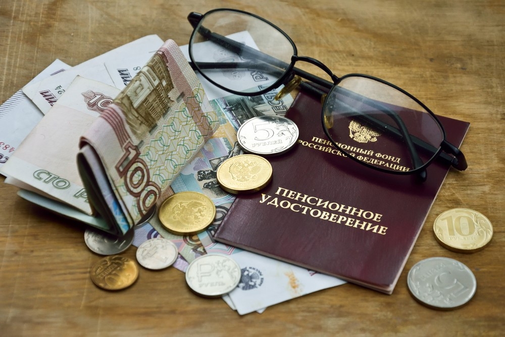 Россияне массово подают заявления на доплату к пенсии. Кого она касается?
