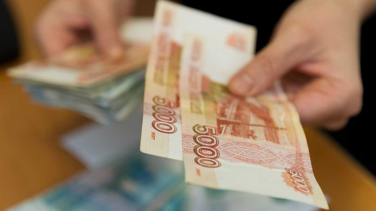 В России начали выплачивать новое пособие в 10 000 рублей