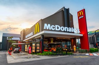 «Макдак». McDonald's Corporation принял решение оформить в России новое название торговой марки