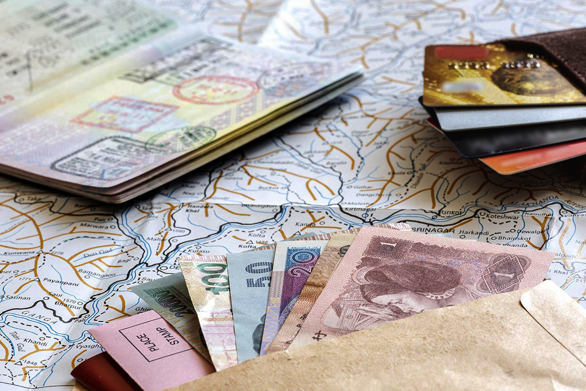 Эксперты рассказали, какие трудности могут ждать владельцев банковских карт за границей