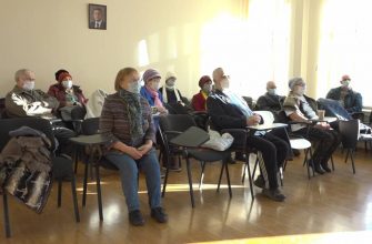 Пенсионеры, привившиеся в день акции "здоровый четверг", получили свои подарки