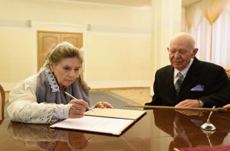 Пенсионеры, прожившие в браке 50 лет, получат выплату от государства